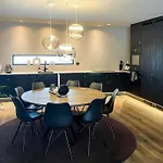 別荘 Charming & Modern Cabin, Close To グリムスタ