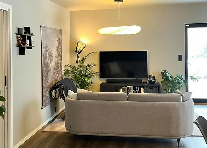 Charming & Modern Cabin, Close To