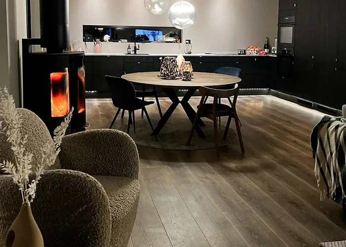 Charming & Modern Cabin, Close To *
