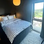 Tatil Evi Charming & Modern Cabin, Close To